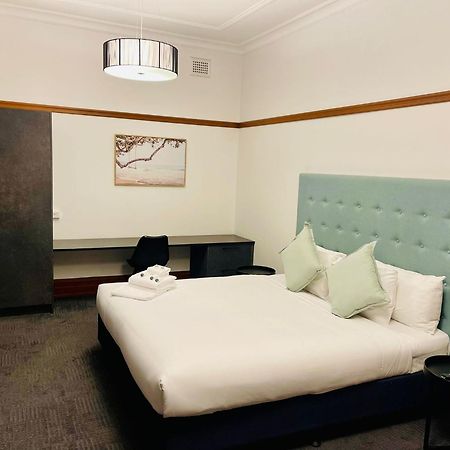 Guildford Hotel Bagian luar foto