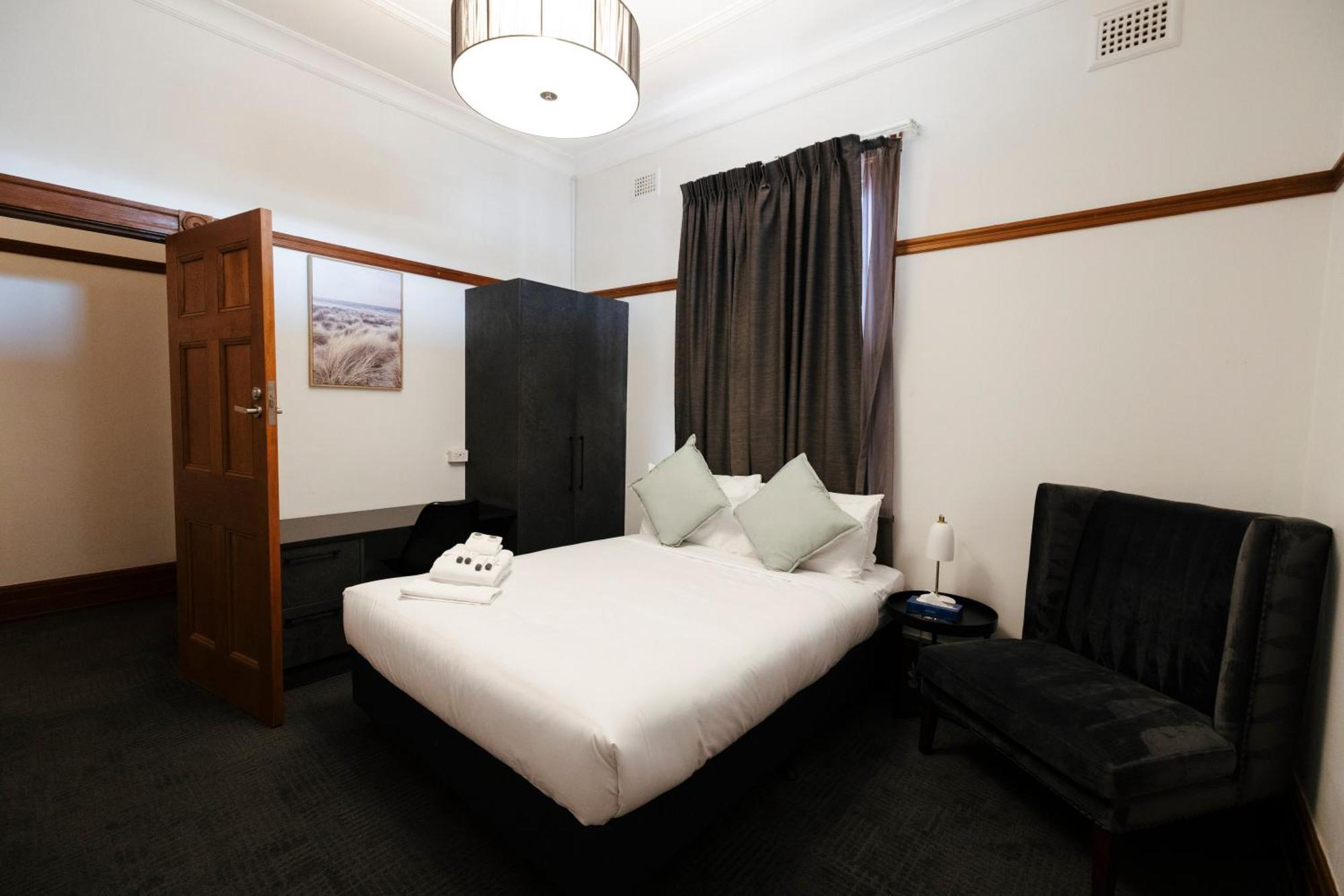 Guildford Hotel Bagian luar foto
