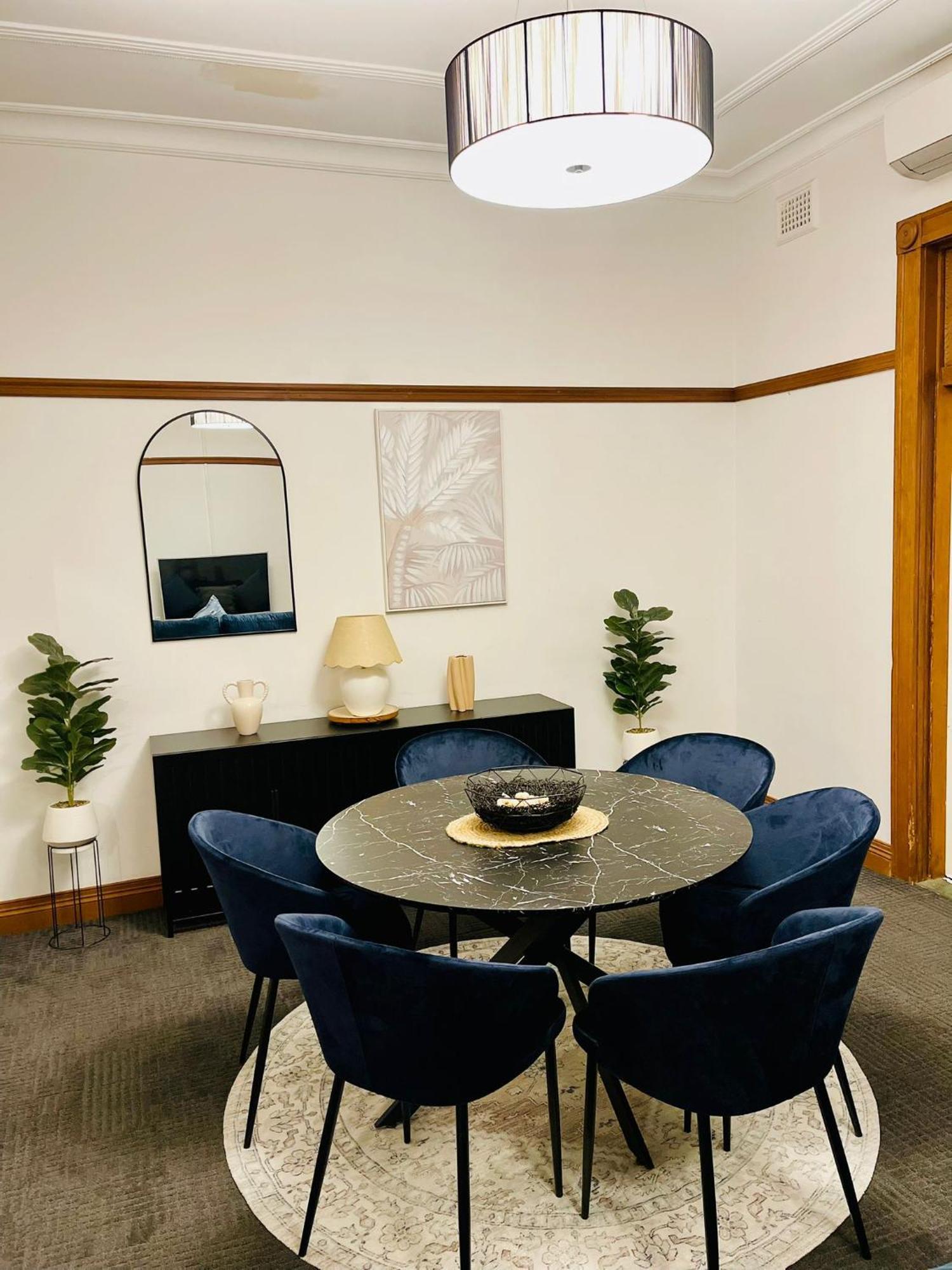 Guildford Hotel Bagian luar foto