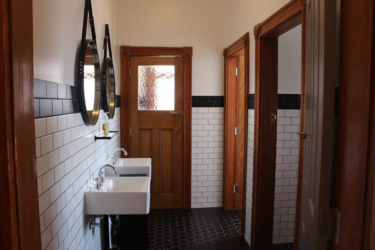 Guildford Hotel Bagian luar foto